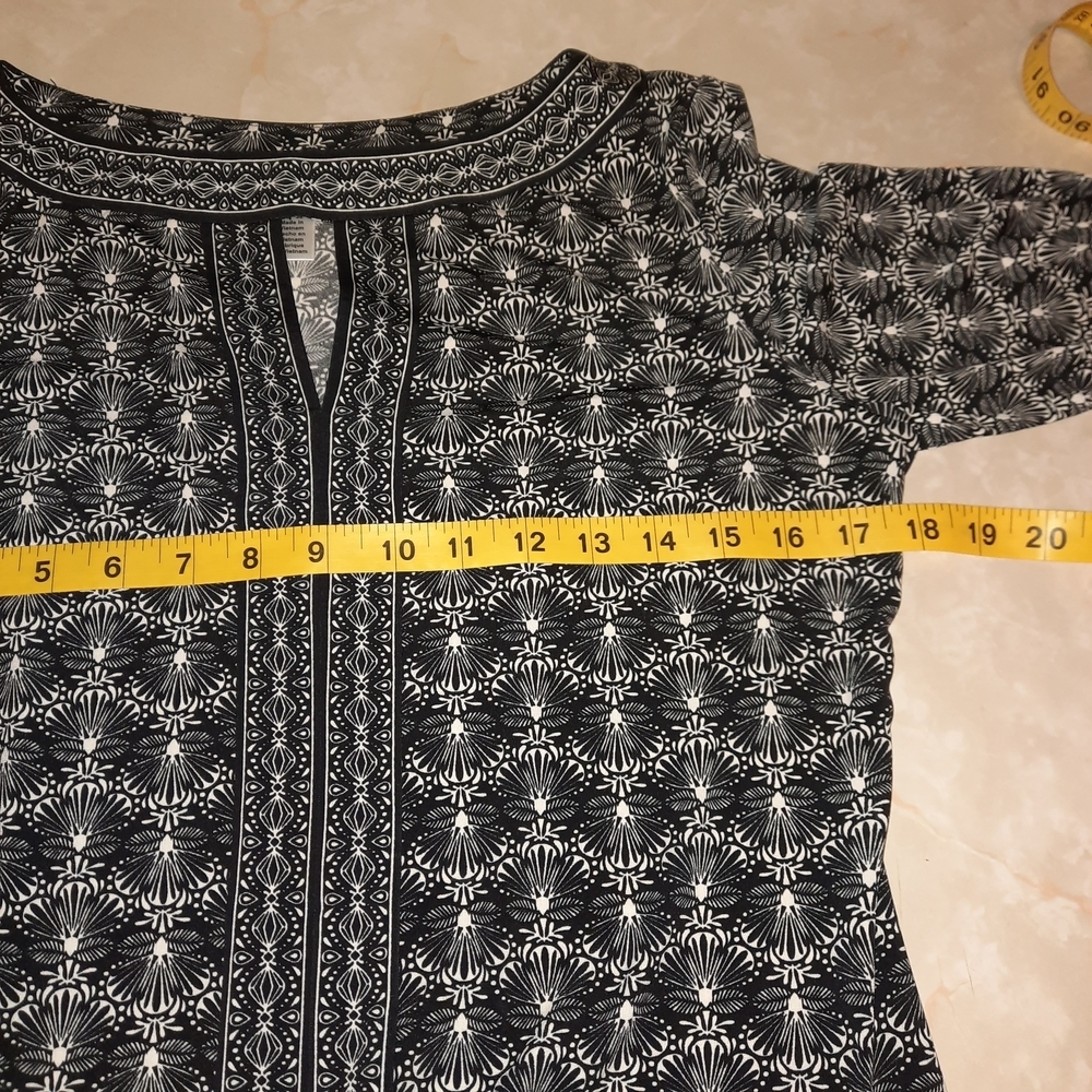 Patterned Black & Gray Midi Dress with Keyhole Detail - Picture 8 of 10